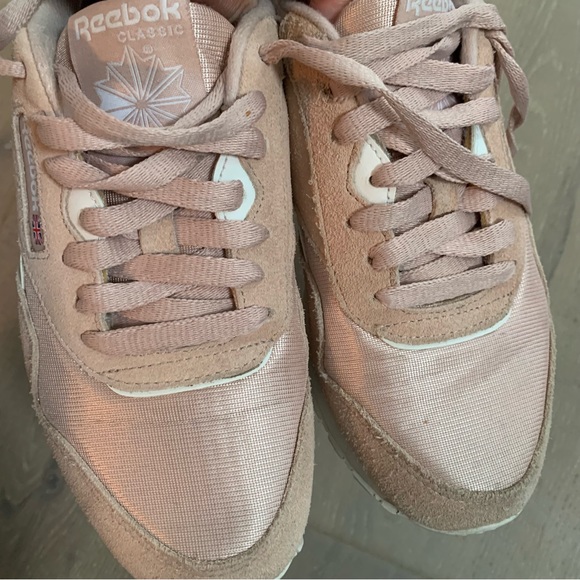 EUC Reebok suede sneakers size 6 - Picture 5 of 6